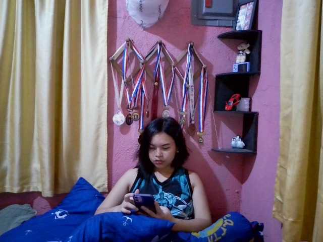 sweetiepiee's BongaCams show and profile