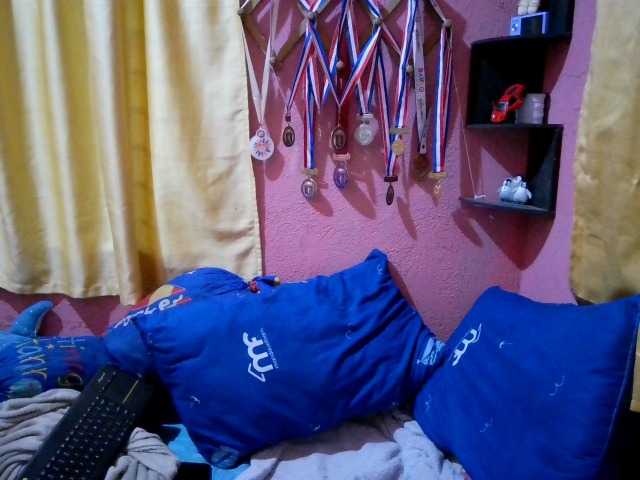 sweetiepiee's BongaCams show and profile