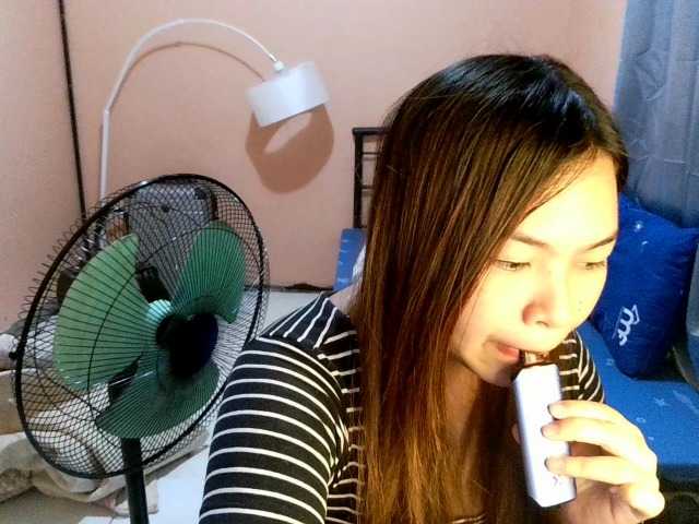 sweetiepiee's BongaCams show and profile