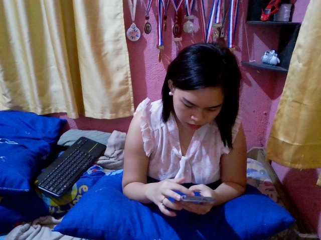 sweetiepiee's BongaCams show and profile