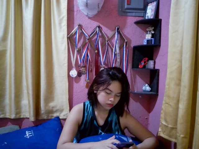 sweetiepiee's BongaCams show and profile