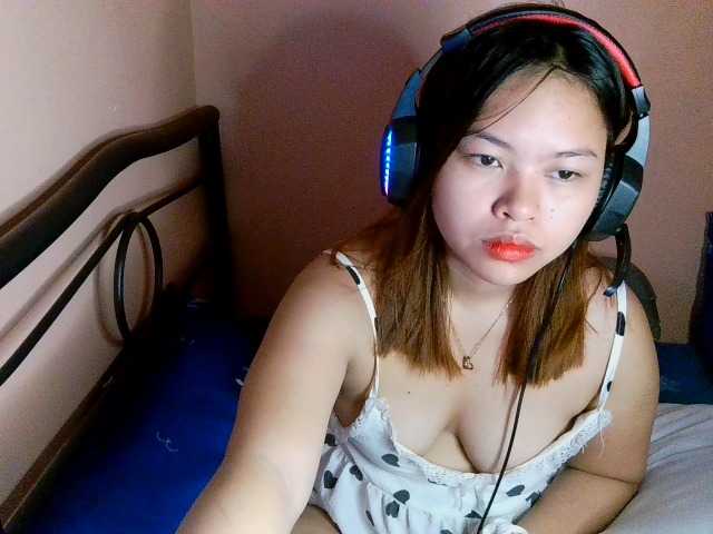 sweetiepiee's BongaCams show and profile