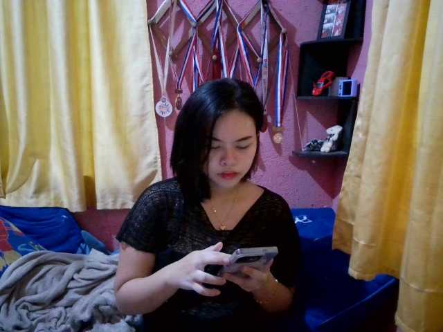 sweetiepiee's BongaCams show and profile