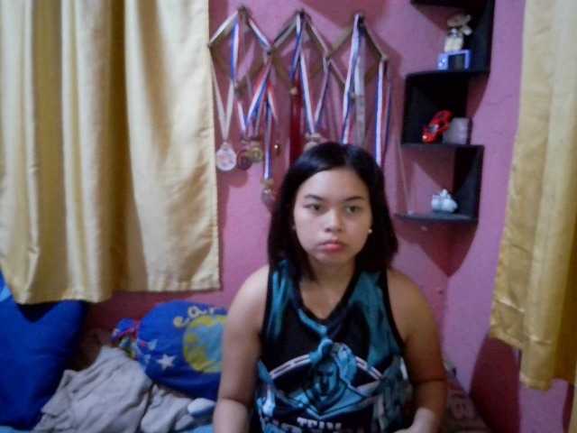 sweetiepiee's BongaCams show and profile