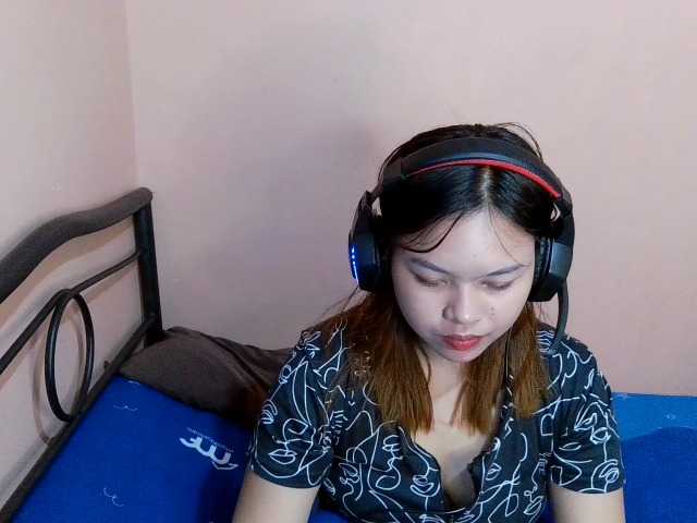 sweetiepiee's BongaCams show and profile