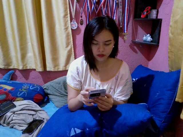 sweetiepiee's BongaCams show and profile