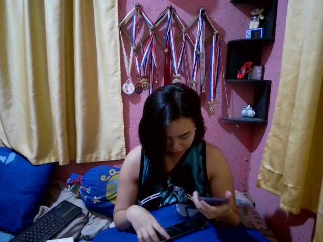 sweetiepiee's BongaCams show and profile