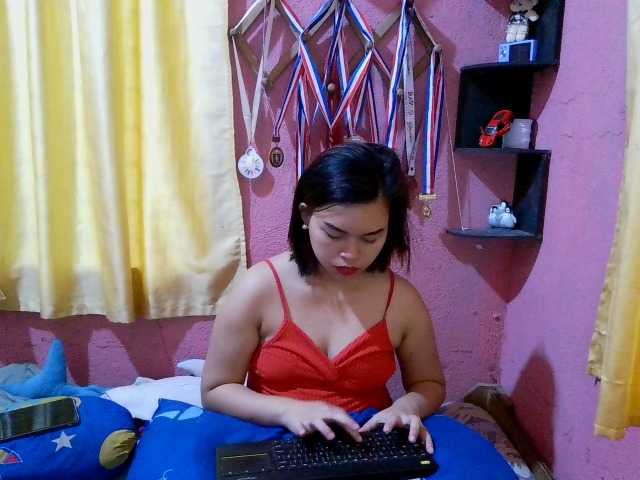 sweetiepiee's BongaCams show and profile