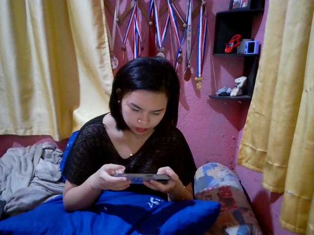 sweetiepiee's BongaCams show and profile