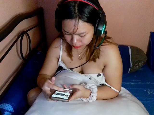 sweetiepiee's BongaCams show and profile