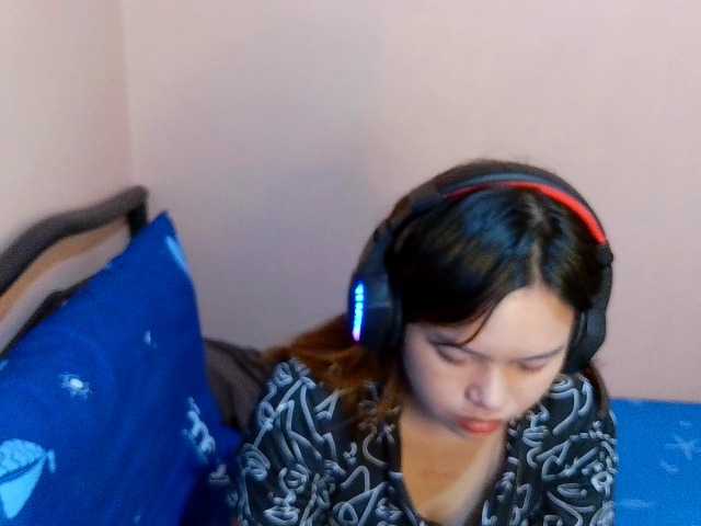 sweetiepiee's BongaCams show and profile