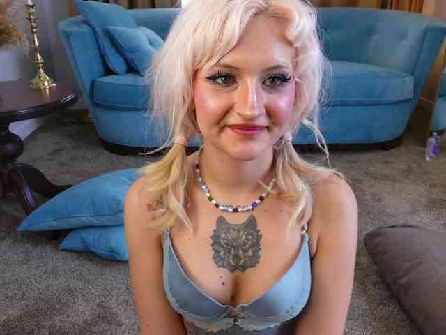 online nude chat room SunnyGlow