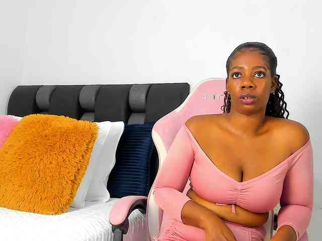 NaomiEmber webcam