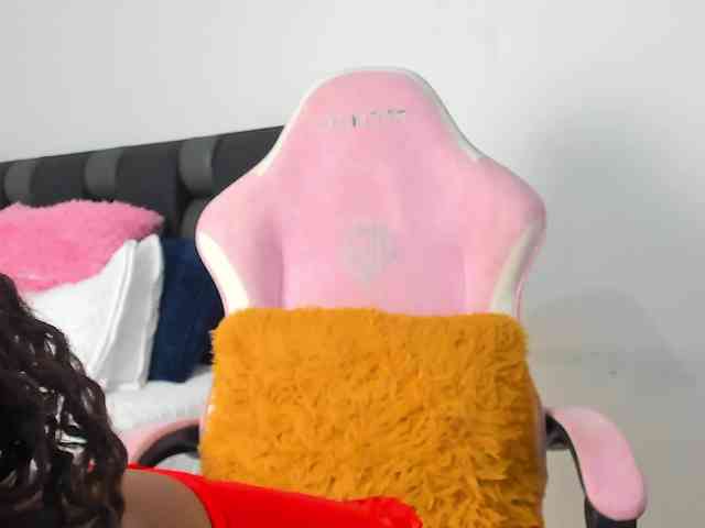NaomiEmber webcam