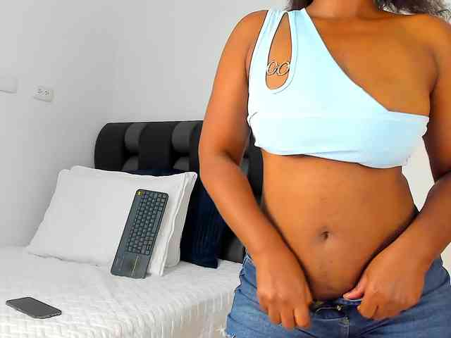 NaomiEmber webcam