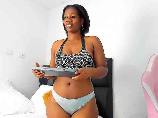 NaomiEmber webcam