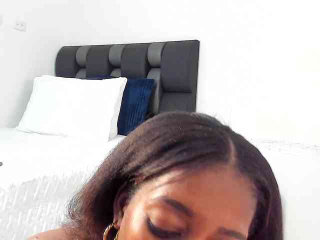 NaomiEmber webcam