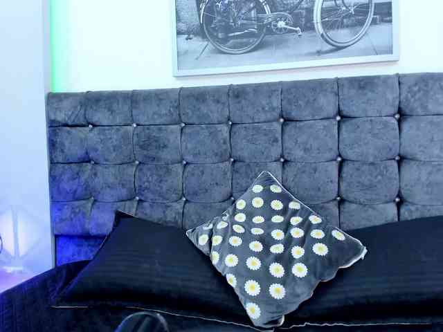 Megaan-Lee webcam