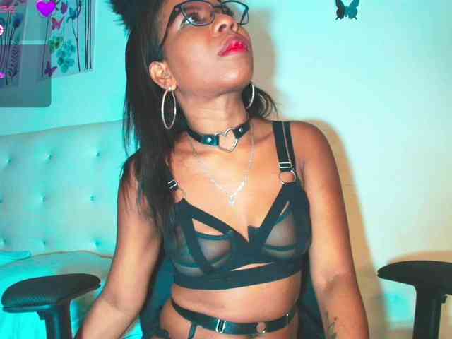 Yvonejoness webcam