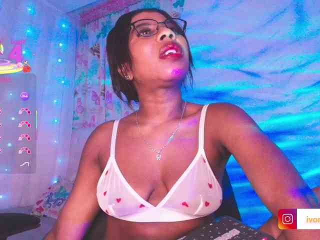 Yvonejoness webcam
