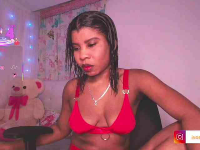 Yvonejoness webcam