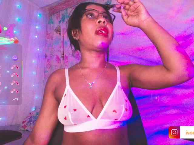 Yvonejoness webcam