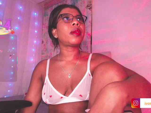 Yvonejoness webcam