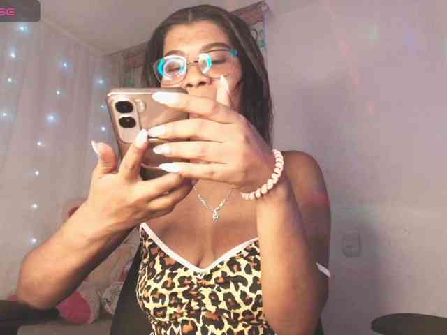 Yvonejoness webcam