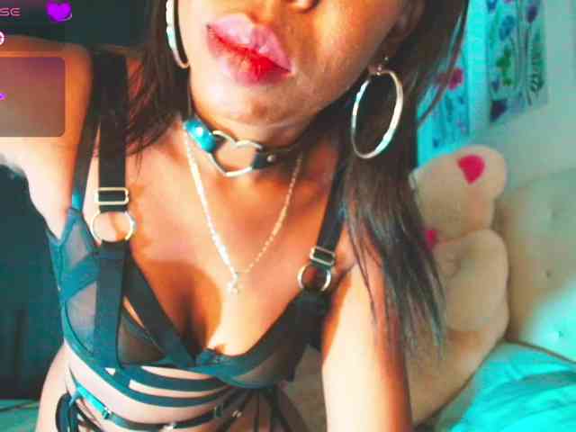 Yvonejoness webcam