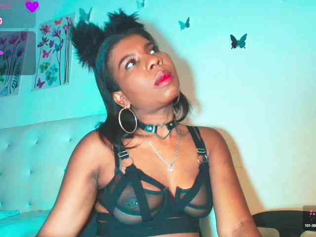 Yvonejoness webcam