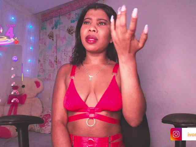 Ivonjoness Live Webcam on BongaCams