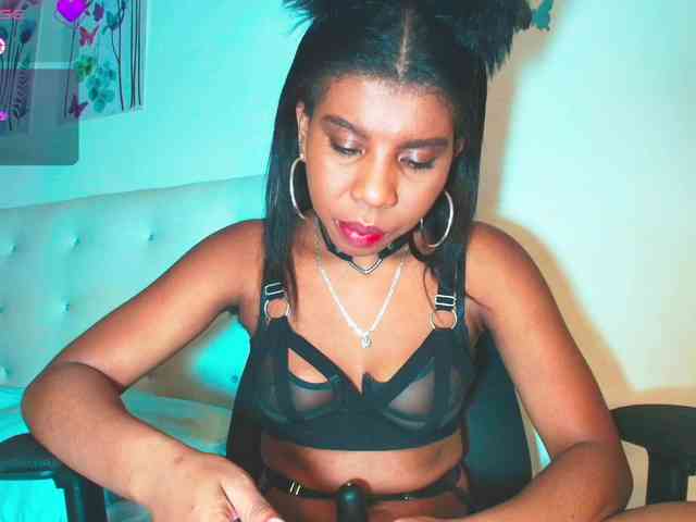 Yvonejoness webcam