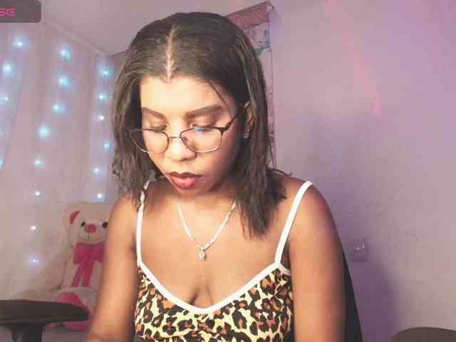 Yvonejoness webcam