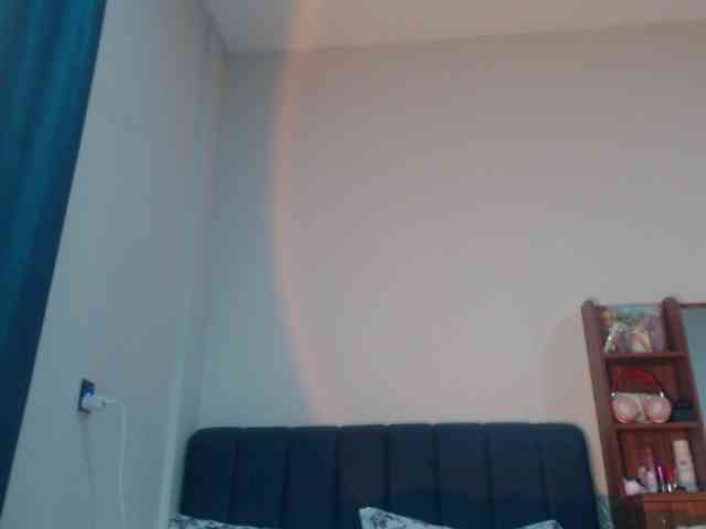 LucyWyild webcam