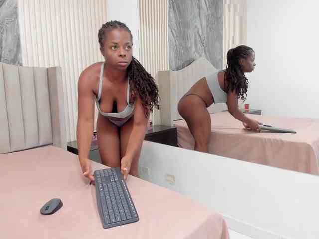 Naomii-Cooper webcam