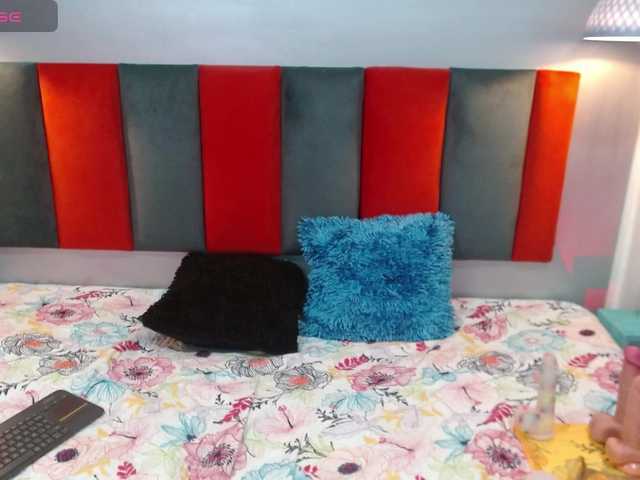 carolineF1's BongaCams show and profile