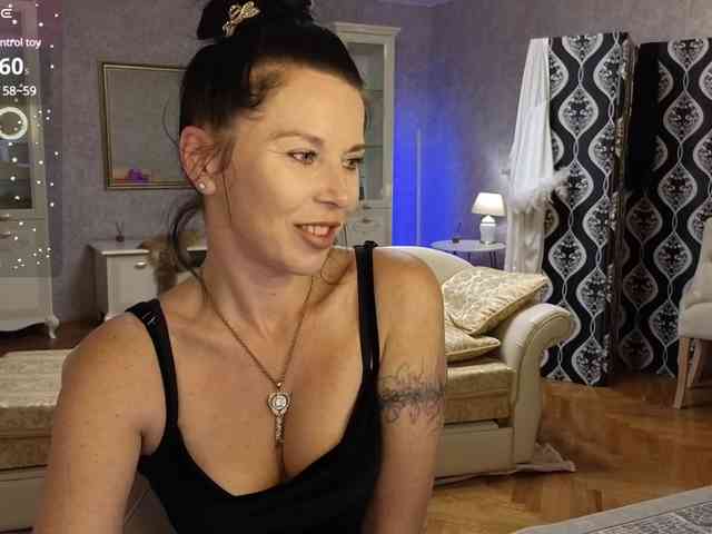 LinaaJoy webcam