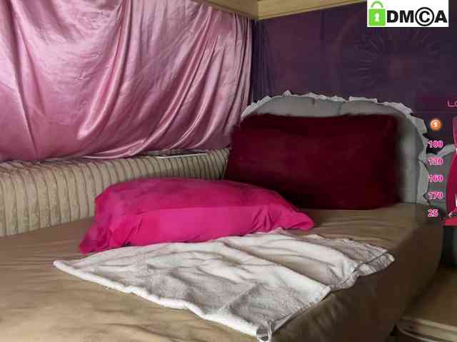 QueenBarbieDoll webcam