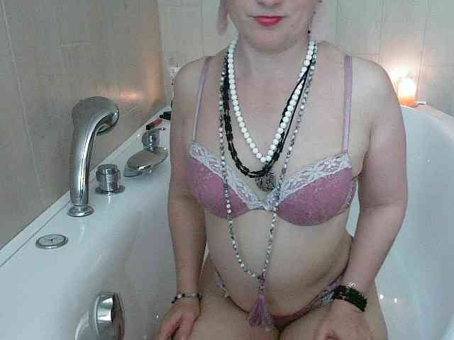 LatishaWhite webcam