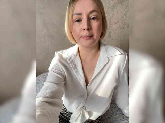 CozySandra Live Webcam on BongaCams