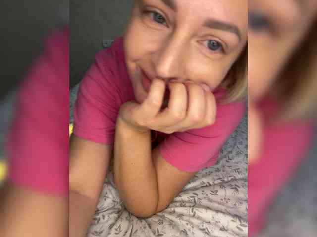 CozySandra Live Webcam on BongaCams