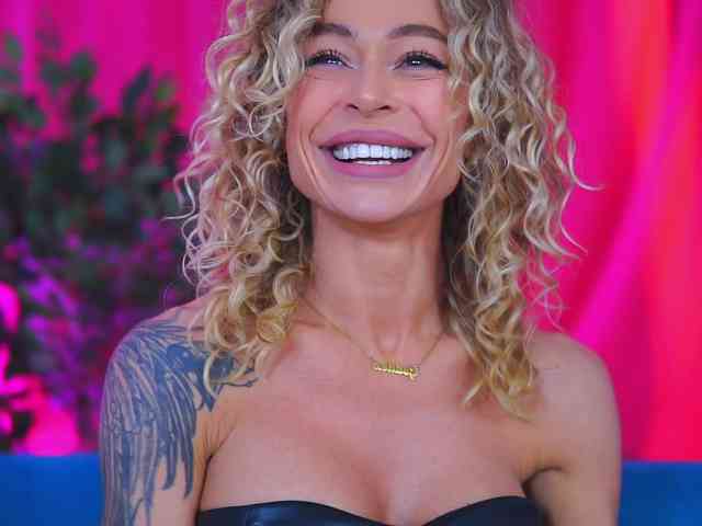 Модель: CurlyNatasha