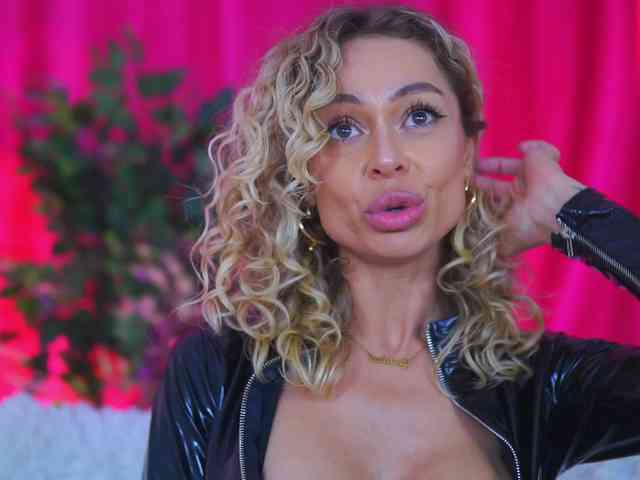 Модель: CurlyNatasha