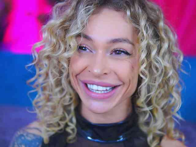 Модель: CurlyNatasha