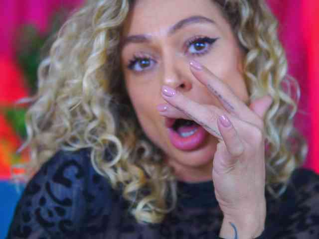 Модель: CurlyNatasha