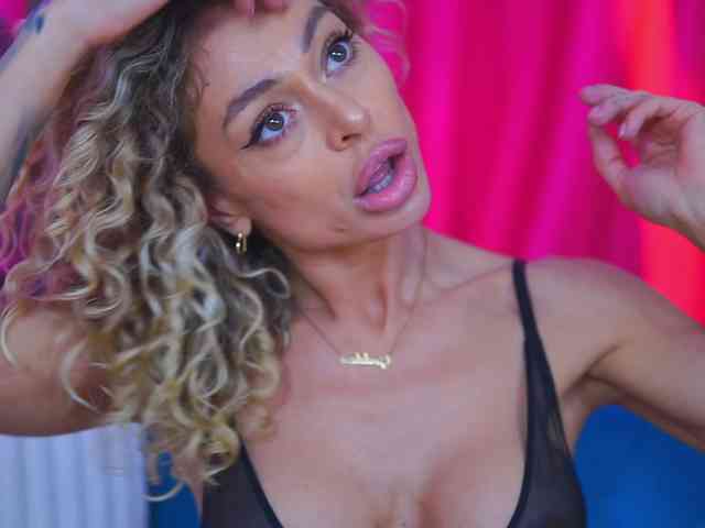 Модель: CurlyNatasha