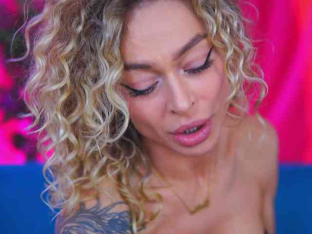 Модель: CurlyNatasha