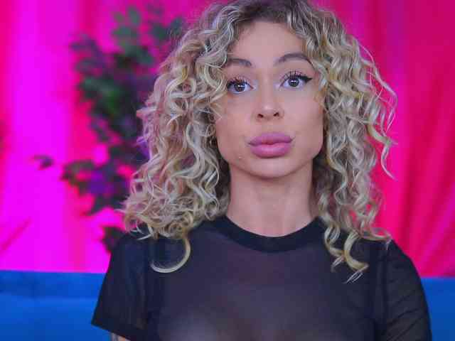 Модель: CurlyNatasha