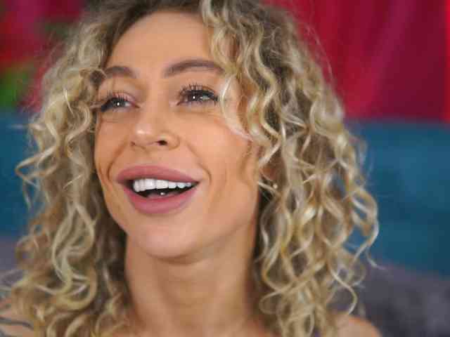 Модель: CurlyNatasha