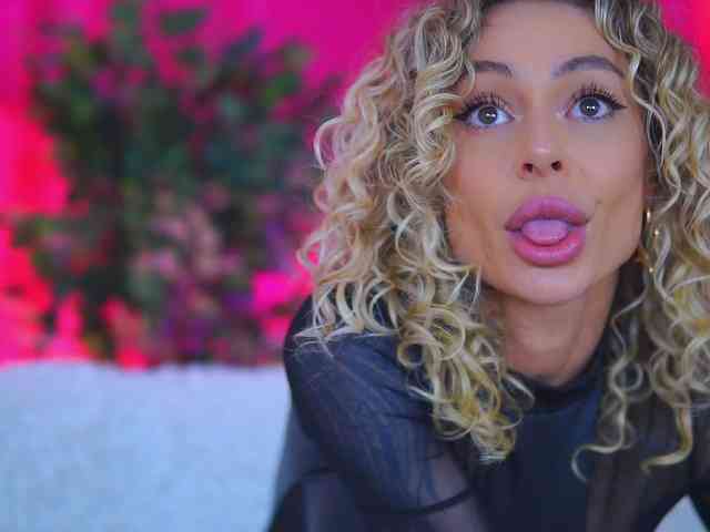 Модель: CurlyNatasha